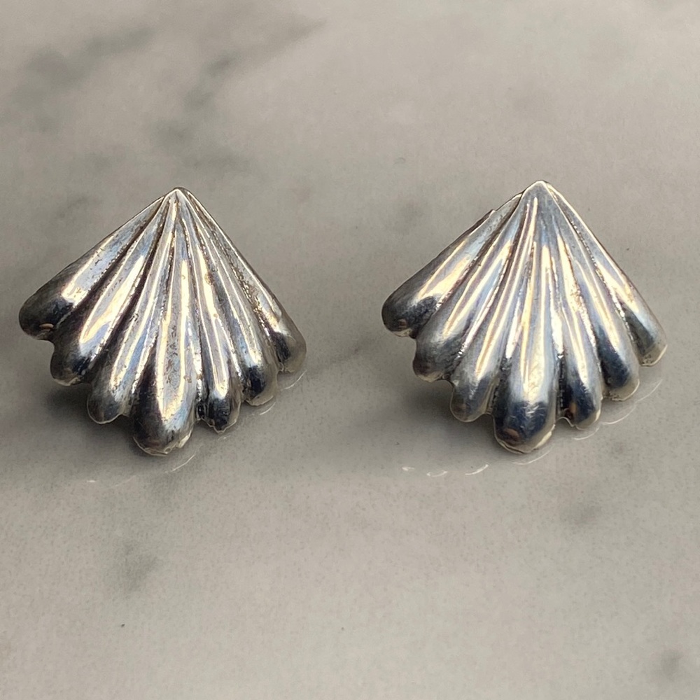 Scalloped shell shaped‎ stud earrings sterling silver